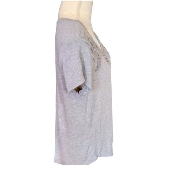 Simply Vera Gray Short Sleeve Embroidered Casual Top in Size Medium - Picture 3 of 5